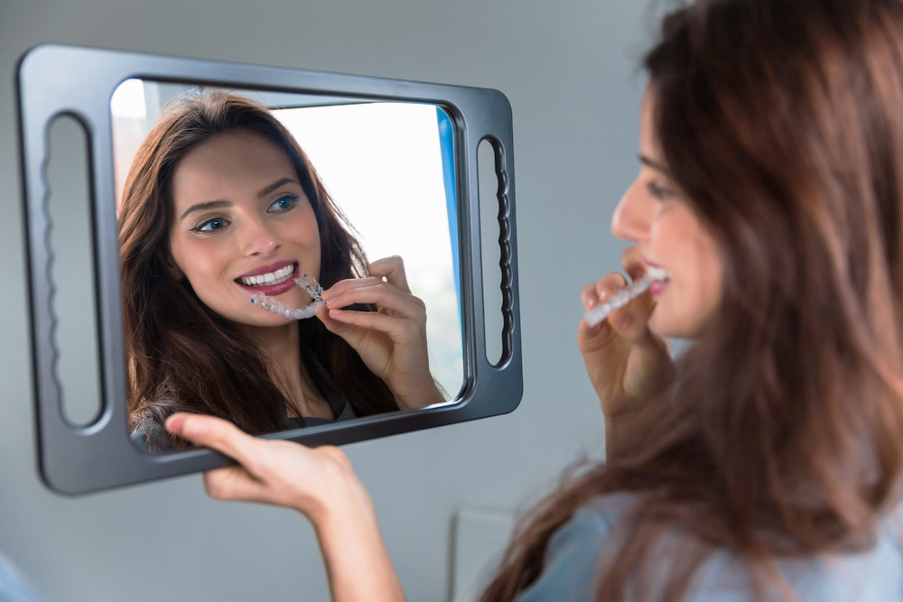 invisalign-straightening-your-teeth-discreetly